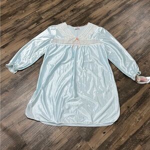 🇺🇸 Featherbed Vintage Brushed back Satin Baby Blue Night Gown- NWT-Size Medium